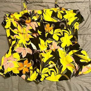 Colorful top with spaghetti straps and a elastic  style waist